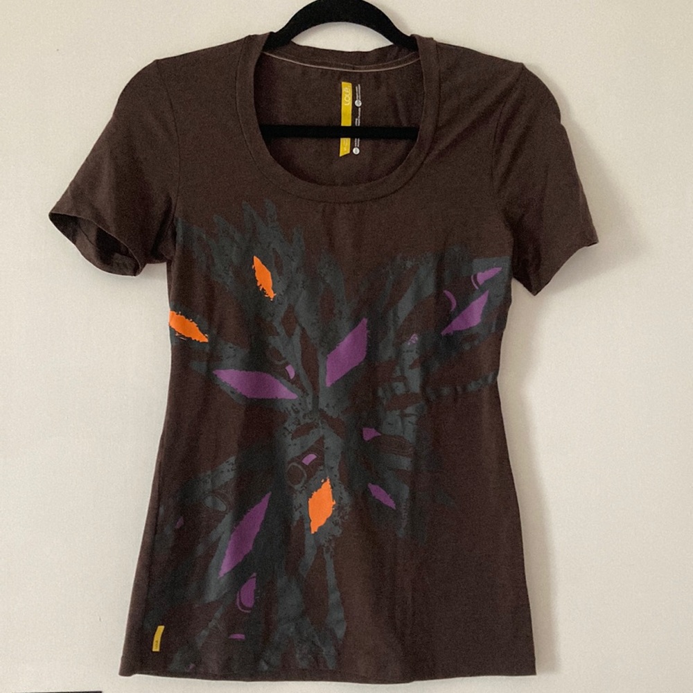 Lolë Organic Cotton Wicking Scoop Neck Graphic Tee Small/XSmall Like New